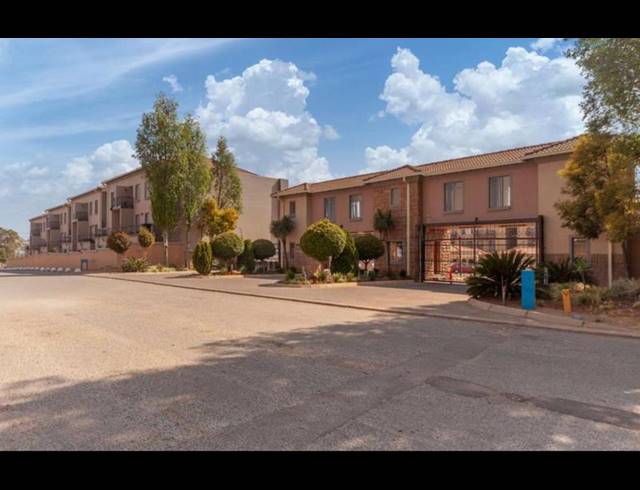 2 BEDROOM TOWNHOUSE FOR SALE IN NORKEM PARK